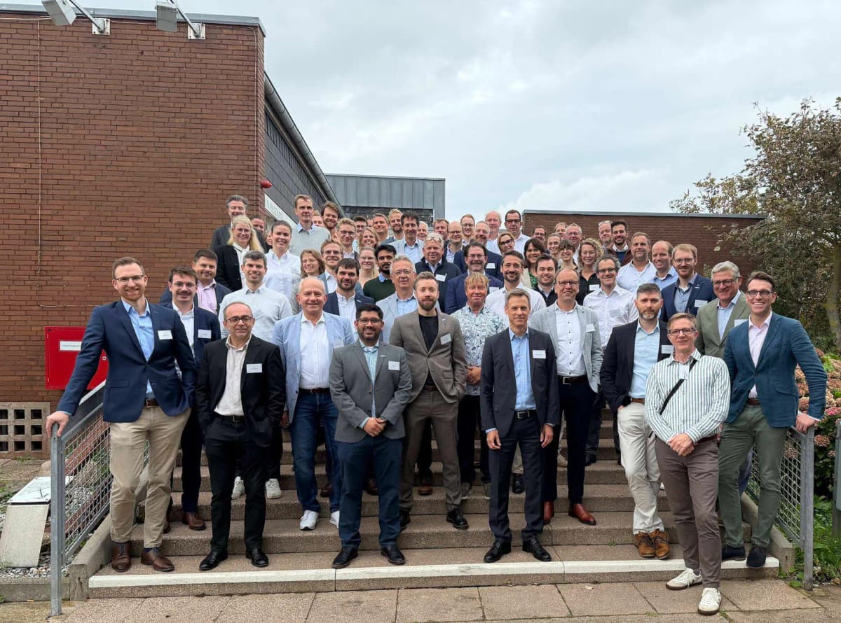 Gruppenbild aller AquaSummit-Teilnehmenden auf Helgoland