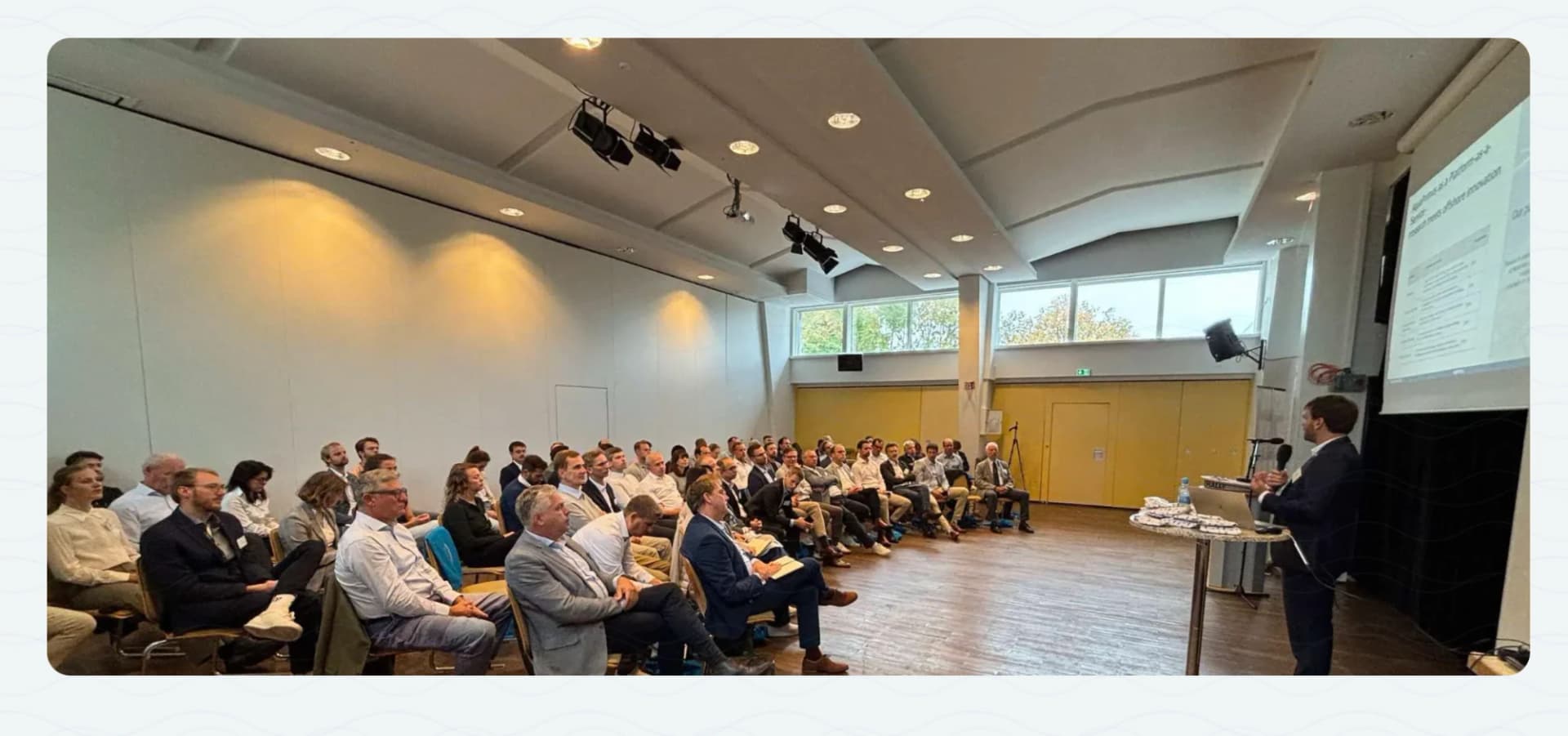 Volles Publikum bei den Fachpräsentationen in der Nordseehalle Helgoland – AquaSummit 2026